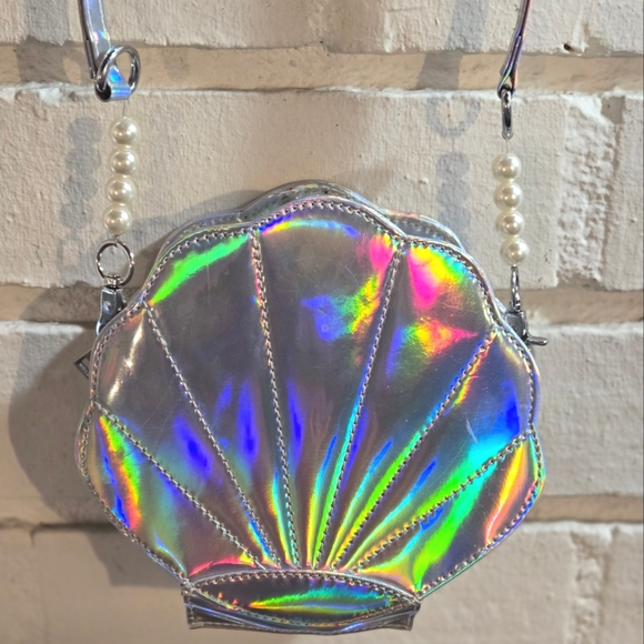 Seashell Shaped Crossbody Purse - Shiny Iridescent Color with Pearly Beads!!! - Picture 9 of 9